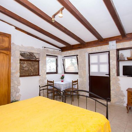 Apartments Marina Трогир Стая снимка