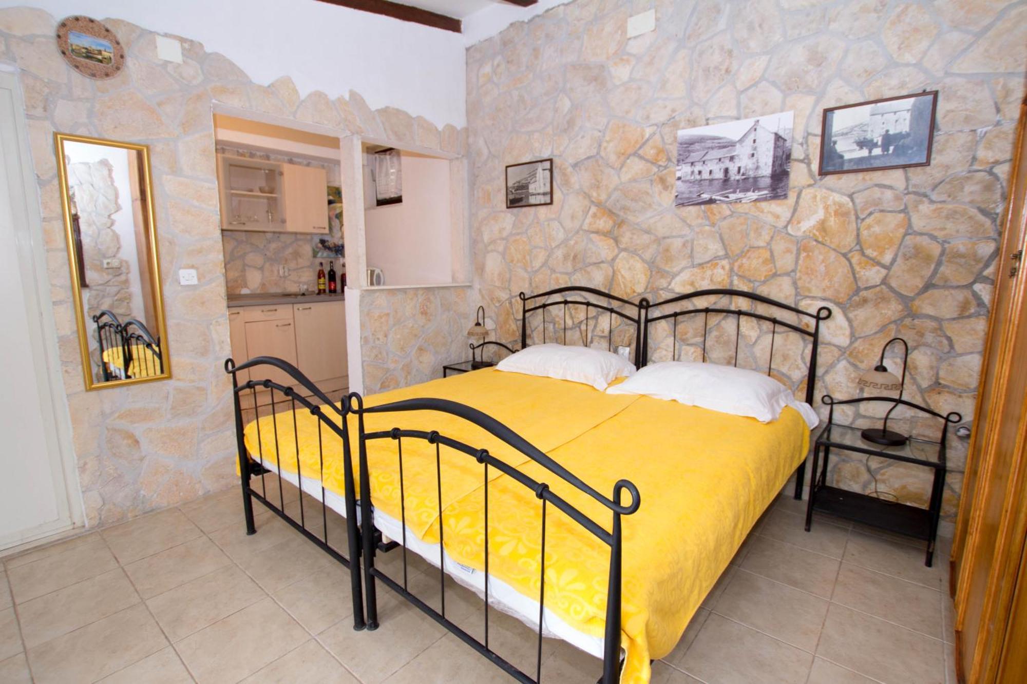 Apartments Marina Трогир Стая снимка