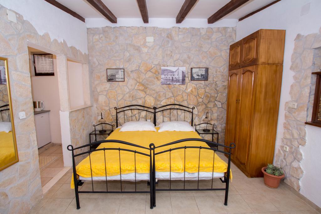 Apartments Marina Трогир Стая снимка