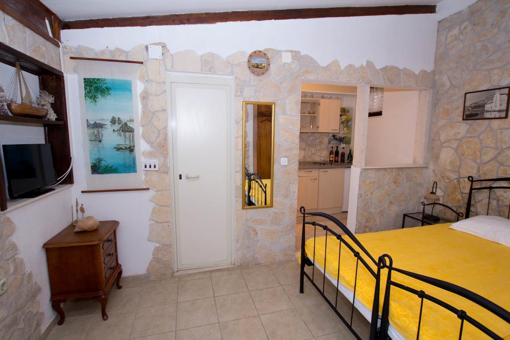 Apartments Marina Трогир Стая снимка
