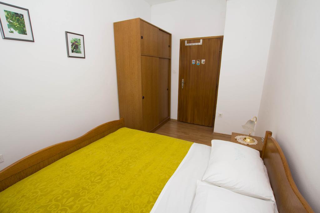 Apartments Marina Трогир Стая снимка